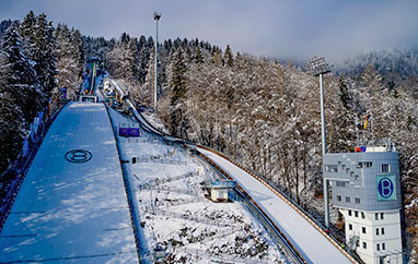 TCS Bischofshofen: Lindvik z Geigerem, Habdas z Kubackim - pary jutrzejszego konkursu