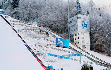 TCS Bischofshofen: 69 skoczków na starcie, małe zmiany na liście