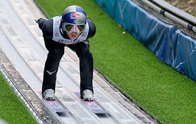 LGP Klingenthal: Konkurs dla Kobayashiego, generalka dla Raimunda. Tomasiak ósmy w debiucie