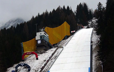 Sobota na Kulm: Trzydzieści skoków, jeden rekord...