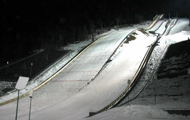 PŚ Lillehammer: Wciąż wieje, zawody przeniesione na skocznię normalną