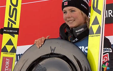 PŚ kobiet: Jednak Maren Lundby wygrywa w Lillehammer. Silje Opseth musi jeszcze poczekać.