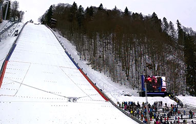 PŚ Oberstdorf: Dwanaście drużyn na starcie, Żyła i Zniszczoł w polskiej ekipie