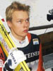 Veli-Matti Lindstroem (Finlandia) po skoku