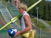 Veli-Matti Lindstroem (Finlandia) opuszcza wybieg skoczni Puijo