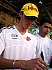 Michael Uhrmann (Niemcy) rozdaje autografy swoim fankom