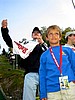 Adam Małysz (Polska) zakłada koszulkę z numerem 40