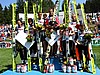 Podium - od lewej: Kazuyoshi Funaki, schowany Noriaki Kasai, Daiki Ito (Japonia), Reinhard Schwarzenberger, Thomas Morgenstern, Martin Hoellwarth (Austria), Wojciech Tajner za nartą, Robert Mateja i Adam Małysz (Polska)