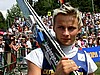Akseli Kokkonen (Finlandia) pozuje do zdjęć fankom...