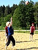 Olli Pekkala (Finlandia) przygotowuje się do odebrania piłki