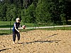 Olli Pekkala (Finlandia) serwuje piłkę