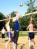 Jussi Hautamaeki i Olli Pekkala (Finlandia) skaczą do bloku