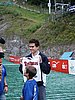 Jernej Damjan (Słowenia) prezentuje swoją kamizelkę