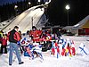 stoisko z flagami i szalikami pod skoczniami