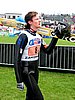 Tami Kiuru (Finlandia) podpatruje inne zespoły