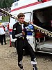Denis Kornilov (Rosja) się rozbiera i wchodzi do karetki