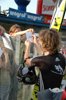 Antonin Hajek (Czechy) rozdaje autografy