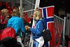 Bjoern Einar Romoeren (Norwegia) rozdaje autografy