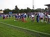 skoczkowie i artyści kłaniają się kibicom po meczu