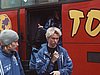 Veli-Matti Lindstroem (Finlandia) wychodzi z autobusu