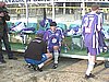 Martin Schmitt (Niemcy) rozgrzewany przez masażystę