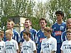 drużyna skoczków słucha hymnu