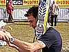 Marcin Bachleda (Polska) rozdaje autografy