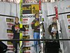 Thomas Morgenstern (Austria), Janne Ahonen (Finlandia), Michael Neumayer (Niemcy) słuchają hymnu Finlandii