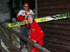 Adam Małysz (Polska), w tle fizjoterapeuta polskiej kadry Rafał Kot (Polska)
