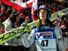 Gregor Schlierenzauer (Austria) podziwia skoki kolegów ze skoczni