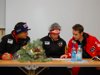 Andreas Kofler, Thomas Morgenstern, Wolfgang Loitzl (Austria) analizują wyniki zawodów przed konferencją prasową