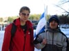 Janne Ahonen (Finlandia) i Andrew z flagą