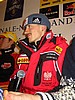 Adam Małysz (Polska), w tle Michael Uhrmann (Niemcy)