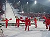 cheerlederki tańczą dla publiczności