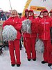 cheerlederki śpiewają Adamowi - 100 lat
