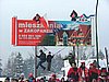 kibice nie ograniczali się do stania na ziemii