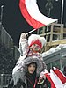 Karolinka Małysz macha flagą na Izie :-)